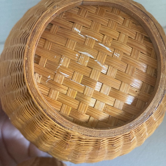 Vintage pear-shaped basket with lid made in peoples Republic of China - Picture 7 of 10